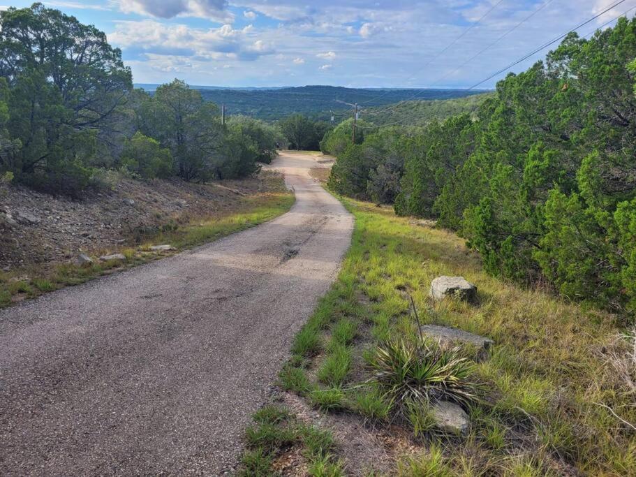 Entire 2Br 2Ba Hilltop View Home Sleeps 7 Pets 4 Acres Jacuzzi Central Ac Kingbeds Free Wifi-Parking Kitchen Washerdryer Starry Terrace Two Sunset Dining Patios Grill Stovetop Oven Fridge Onsitewoodedhiking Wildlife Coveredpatio4Pets & Birds Singing! Marble Falls Zewnętrze zdjęcie