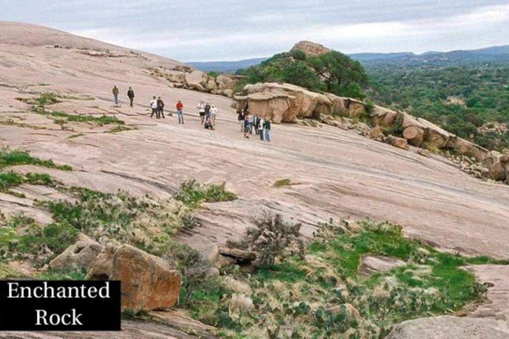 Entire 2Br 2Ba Hilltop View Home Sleeps 7 Pets 4 Acres Jacuzzi Central Ac Kingbeds Free Wifi-Parking Kitchen Washerdryer Starry Terrace Two Sunset Dining Patios Grill Stovetop Oven Fridge Onsitewoodedhiking Wildlife Coveredpatio4Pets & Birds Singing! Marble Falls Zewnętrze zdjęcie