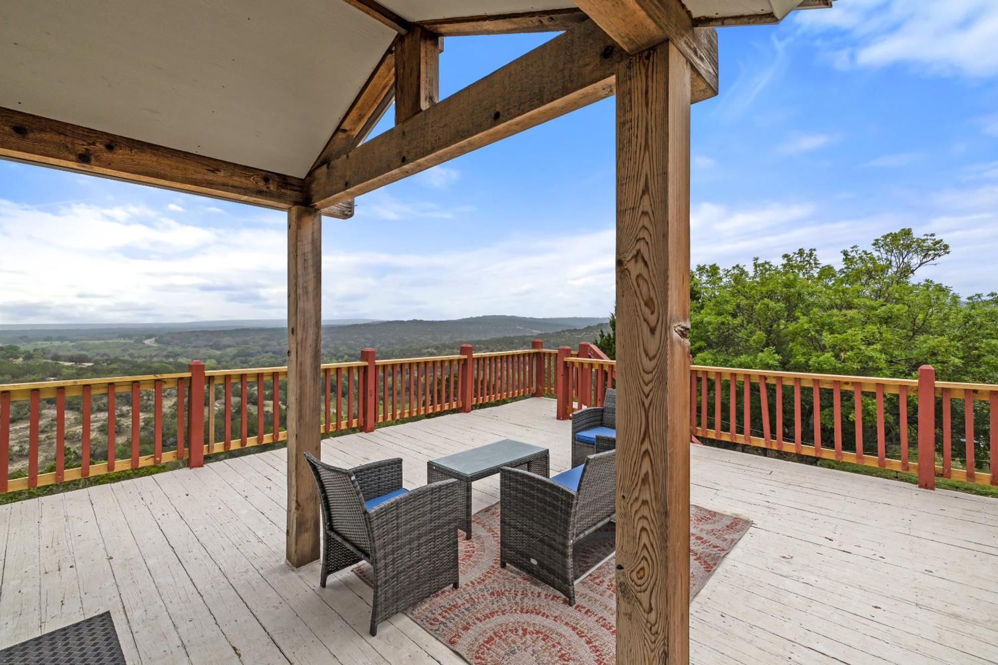 Entire 2Br 2Ba Hilltop View Home Sleeps 7 Pets 4 Acres Jacuzzi Central Ac Kingbeds Free Wifi-Parking Kitchen Washerdryer Starry Terrace Two Sunset Dining Patios Grill Stovetop Oven Fridge Onsitewoodedhiking Wildlife Coveredpatio4Pets & Birds Singing! Marble Falls Zewnętrze zdjęcie