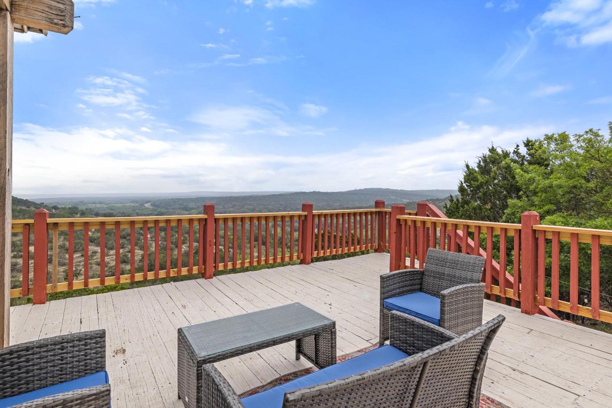 Entire 2Br 2Ba Hilltop View Home Sleeps 7 Pets 4 Acres Jacuzzi Central Ac Kingbeds Free Wifi-Parking Kitchen Washerdryer Starry Terrace Two Sunset Dining Patios Grill Stovetop Oven Fridge Onsitewoodedhiking Wildlife Coveredpatio4Pets & Birds Singing! Marble Falls Zewnętrze zdjęcie